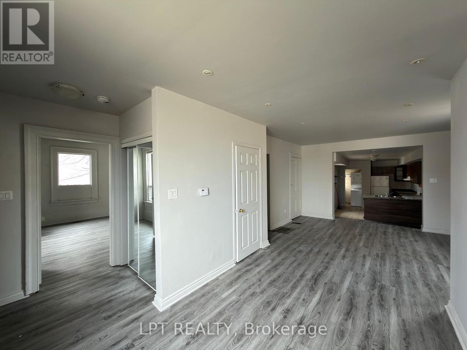 37 Elizabeth Street N, Brampton, Ontario  L6X 1S3 - Photo 3 - W13712196