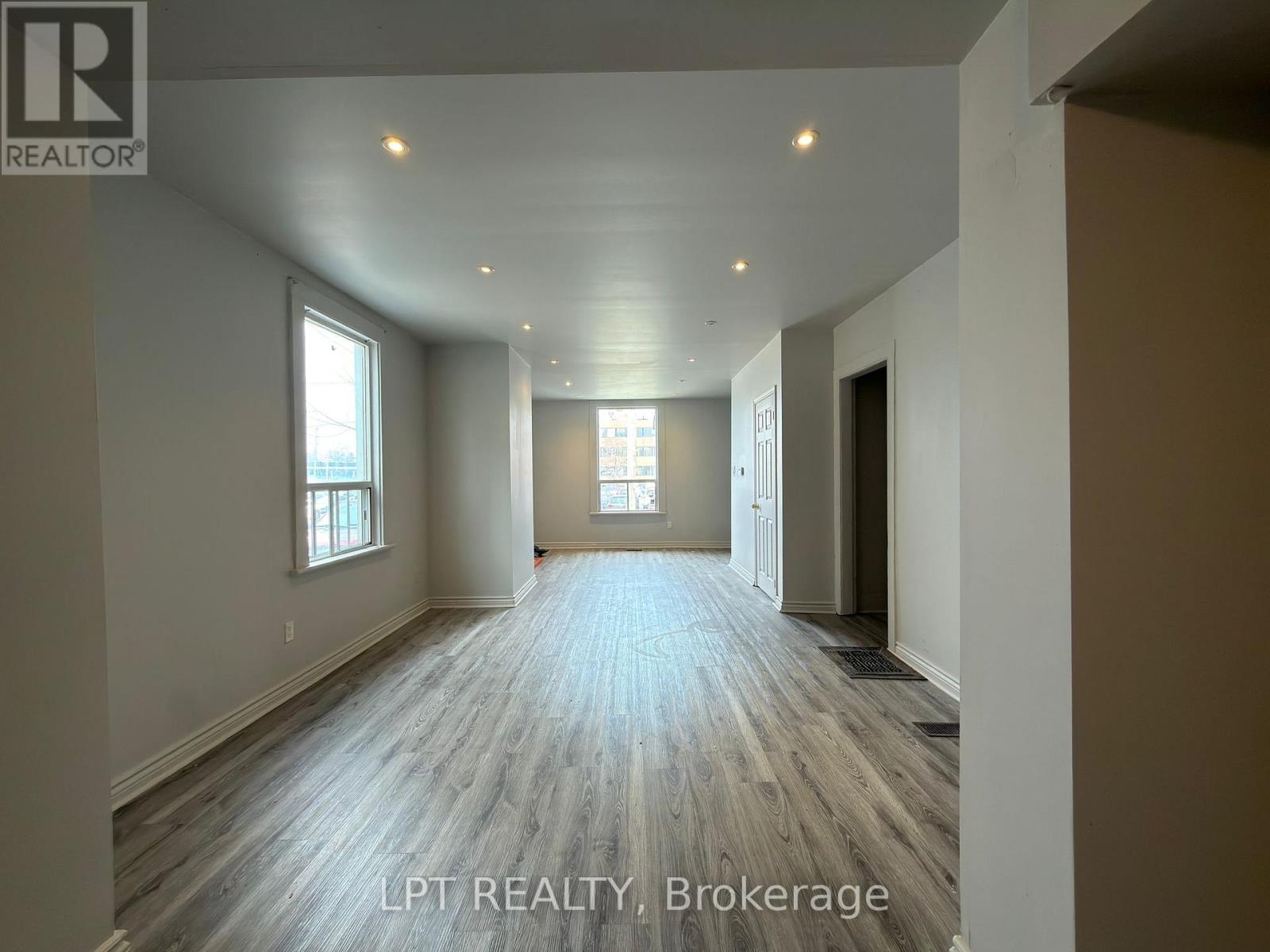37 Elizabeth Street N, Brampton, Ontario  L6X 1S3 - Photo 8 - W13712196