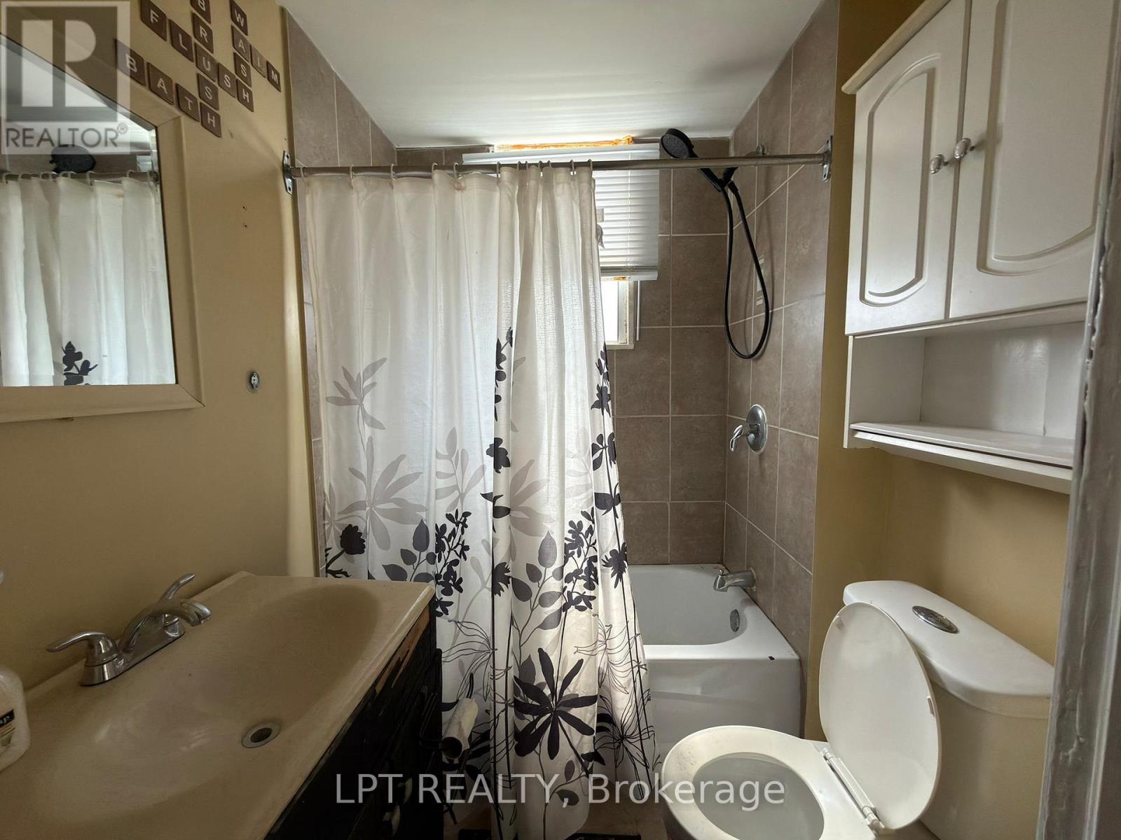 37 Elizabeth Street N, Brampton, Ontario  L6X 1S3 - Photo 9 - W13712196