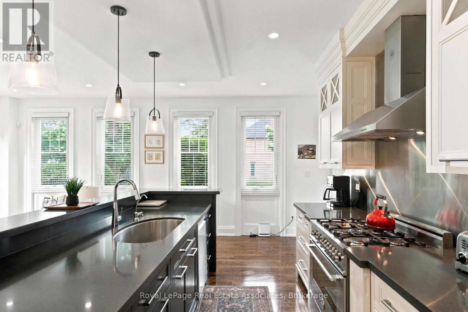 32 Jopling Avenue N, Toronto, Ontario  M9B 4E7 - Photo 14 - W13712206