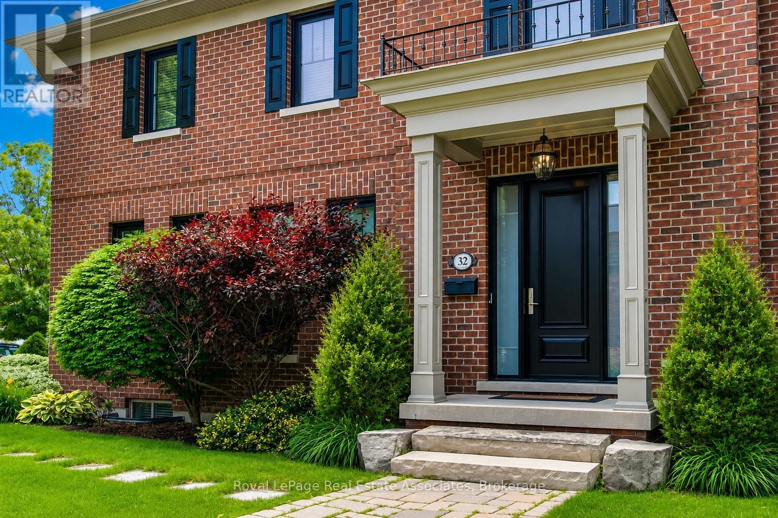 32 Jopling Avenue N, Toronto, Ontario  M9B 4E7 - Photo 3 - W13712206