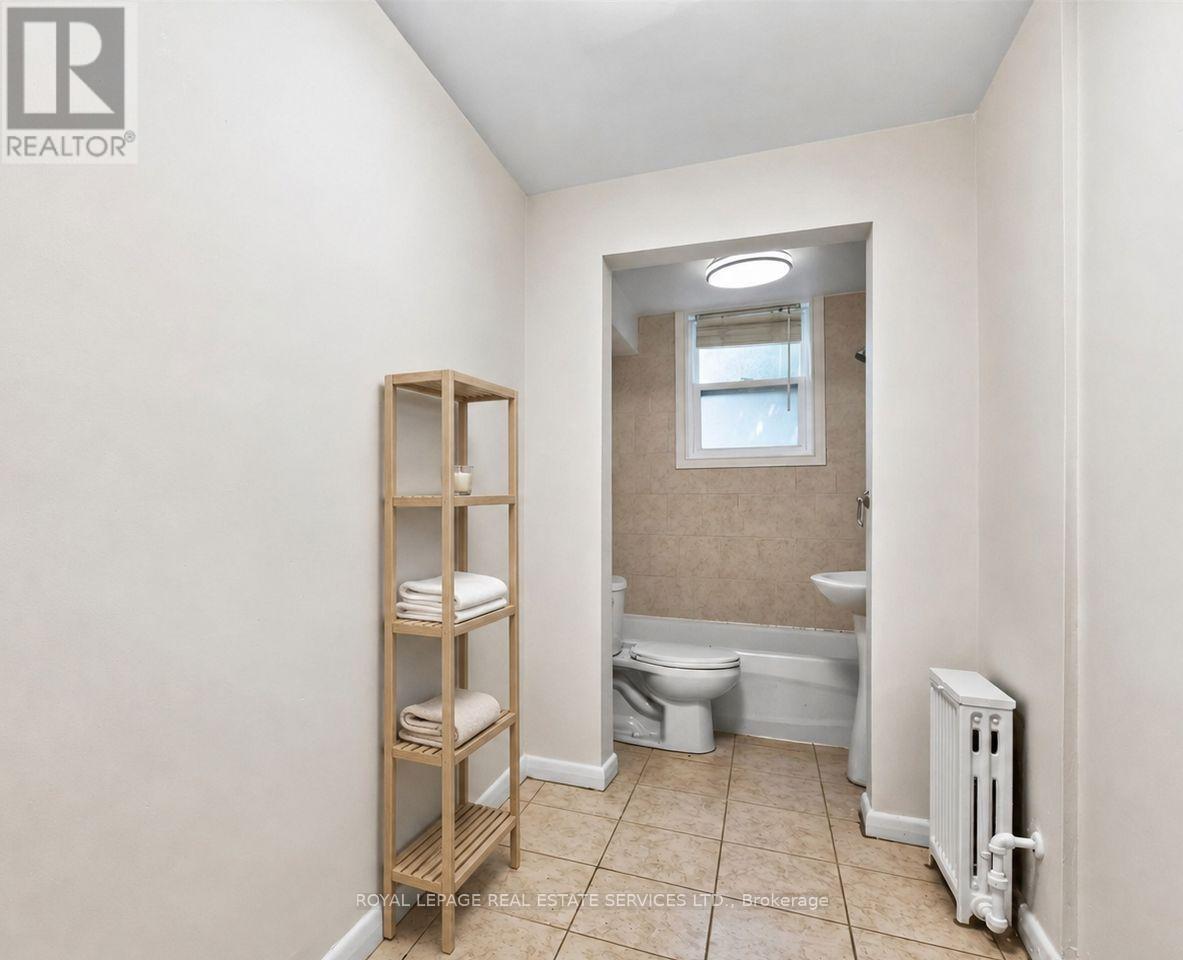 151a Evelyn Avenue, Toronto, Ontario  M6P 2Z6 - Photo 9 - W13712214