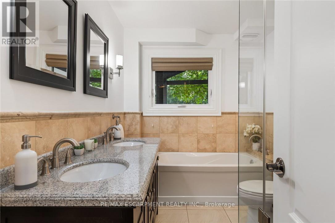 1063 Greenoaks Drive, Mississauga, Ontario  L5J 3A1 - Photo 27 - W13712222