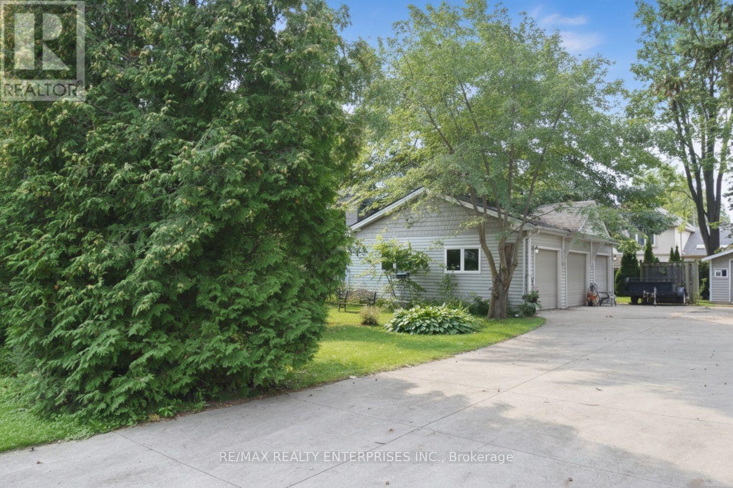120 EAGLEWOOD BOULEVARD Mississauga (Mineola) Ontario Canada L5G1V7 5