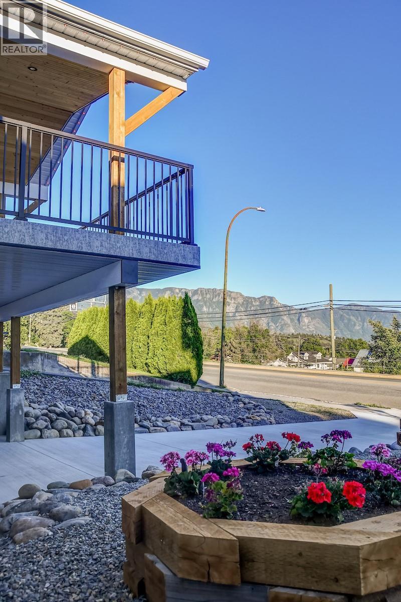 1916 Canyon Street, Creston, British Columbia  V0B 1G5 - Photo 10 - 10392067