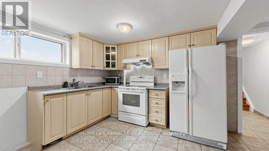 7444 Homeside Gardens Bsmt, Mississauga, Ontario  L4T 2A7 - Photo 3 - W13712258
