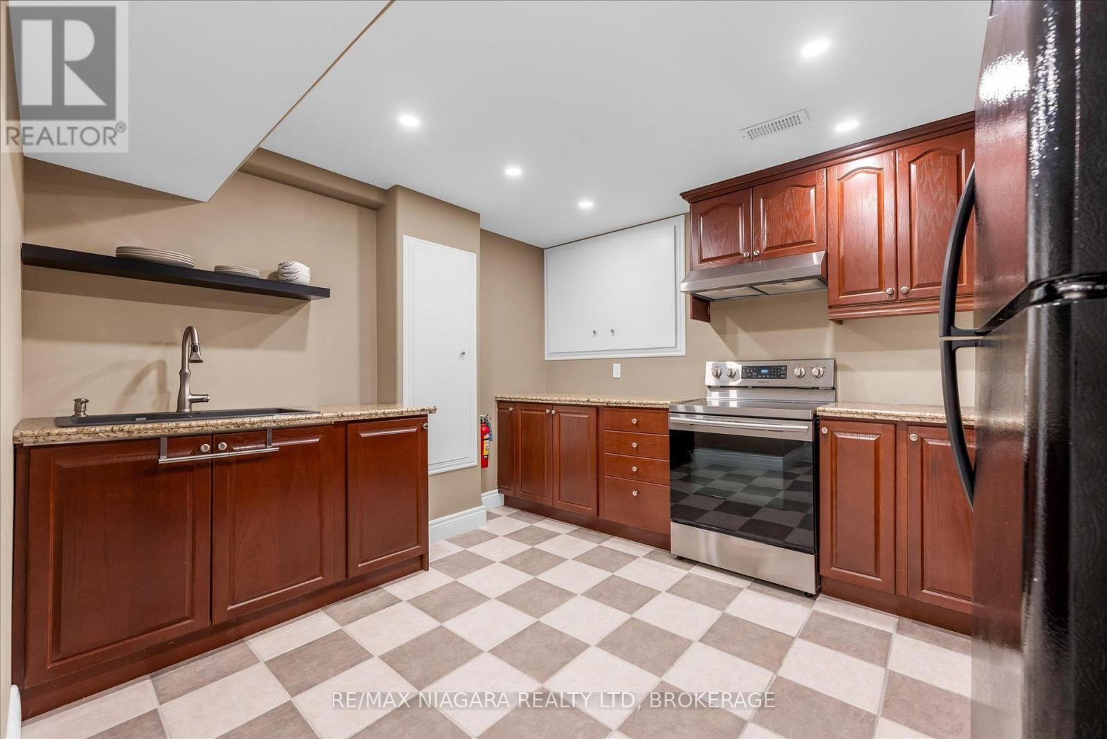 404 Wright Crescent, Niagara-On-The-Lake, Ontario  L0S 1J0 - Photo 18 - X13712270