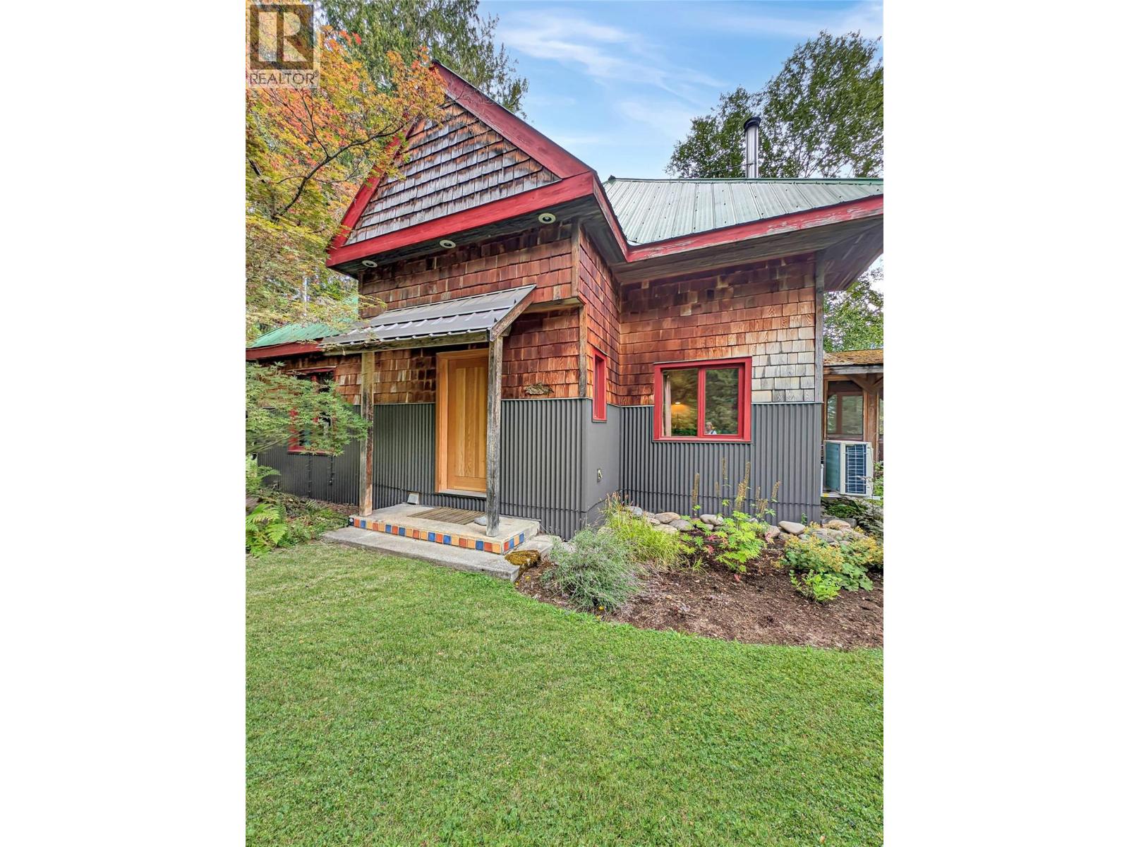 6518 Slocan River Road, Winlaw, British Columbia  V0G 2J0 - Photo 2 - 10398770