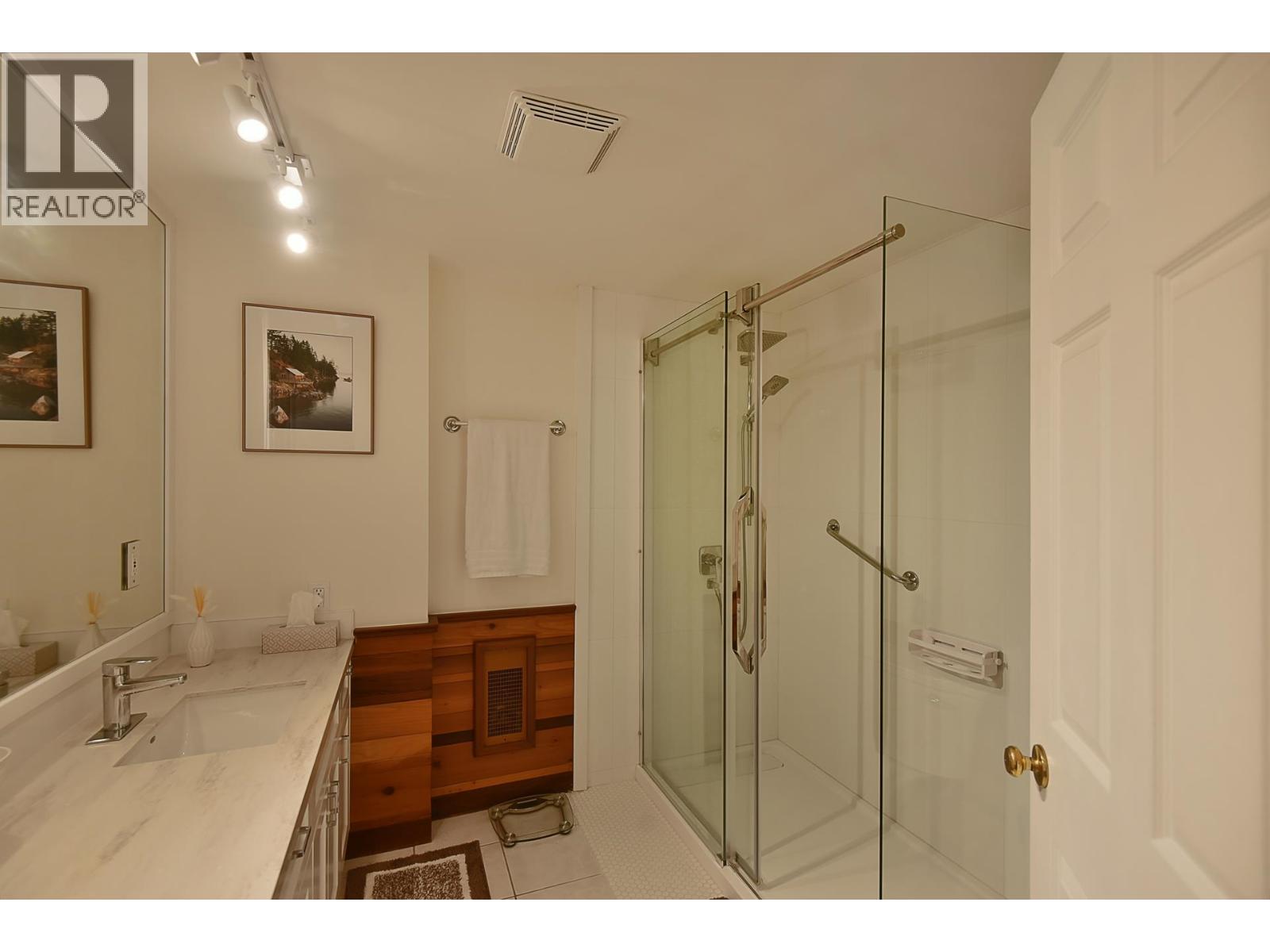 11 5761 Wharf Avenue, Sechelt, British Columbia  V0N 3A0 - Photo 10 - R3129770