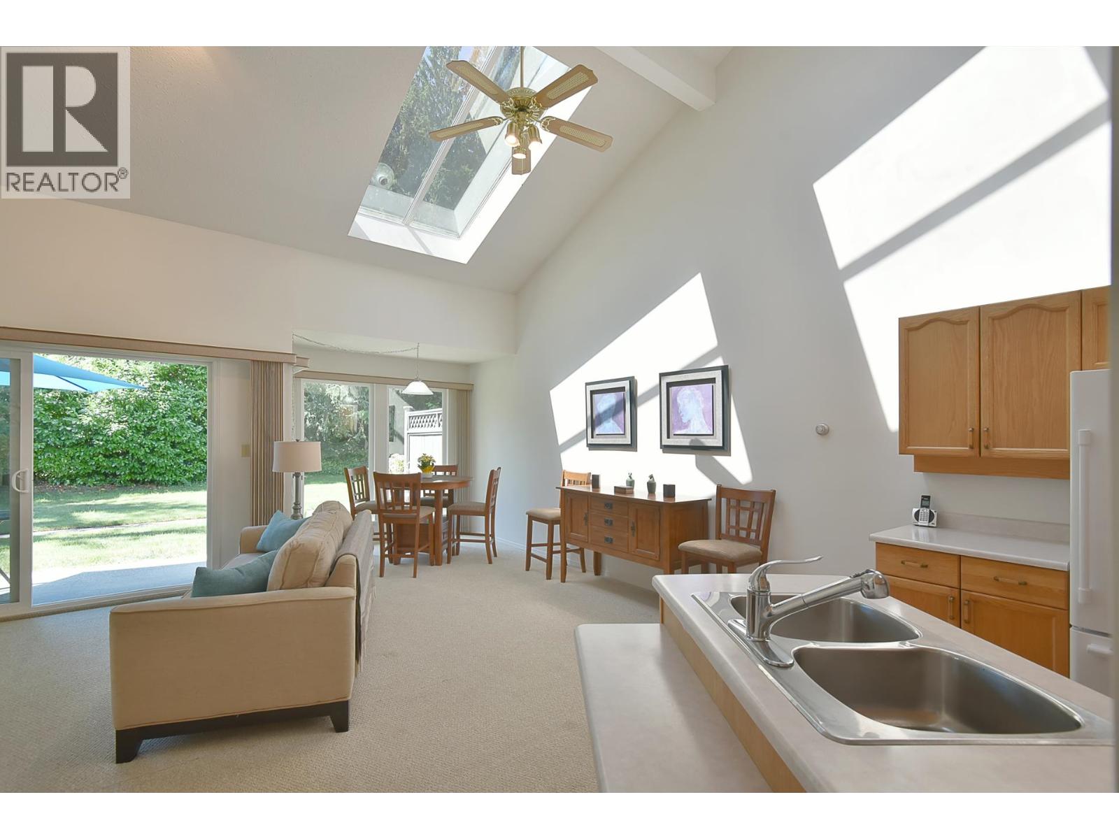 11 5761 Wharf Avenue, Sechelt, British Columbia  V0N 3A0 - Photo 4 - R3129770