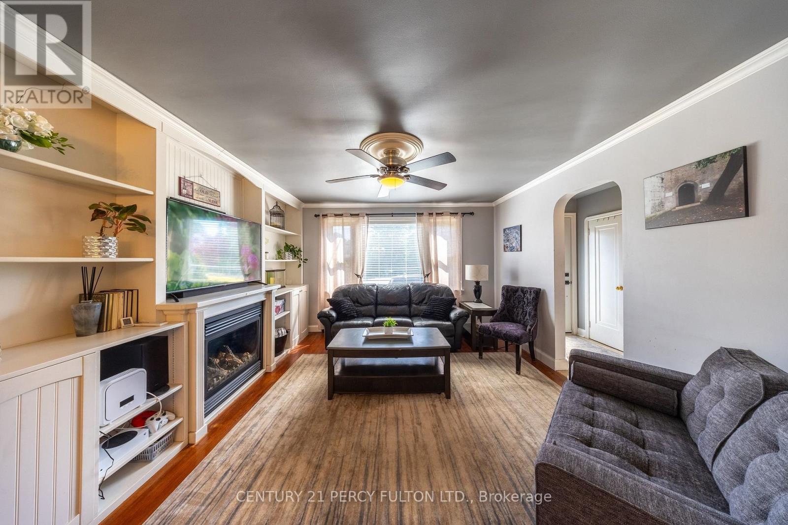 816 Simcoe Street N, Oshawa, Ontario  L1G 4V8 - Photo 3 - E13712292