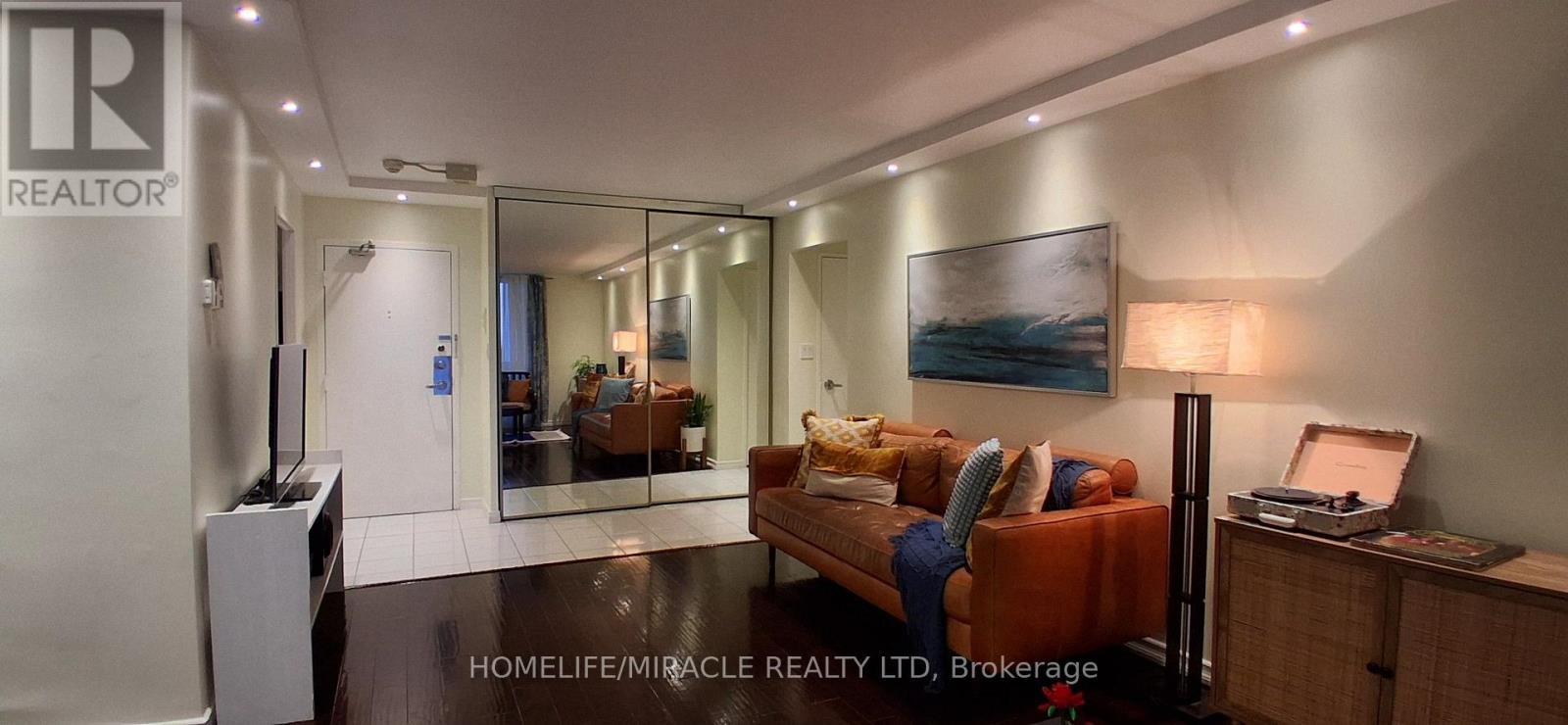 1618 - 1 Massey Square, Toronto, Ontario  M4C 5L4 - Photo 5 - E13712322