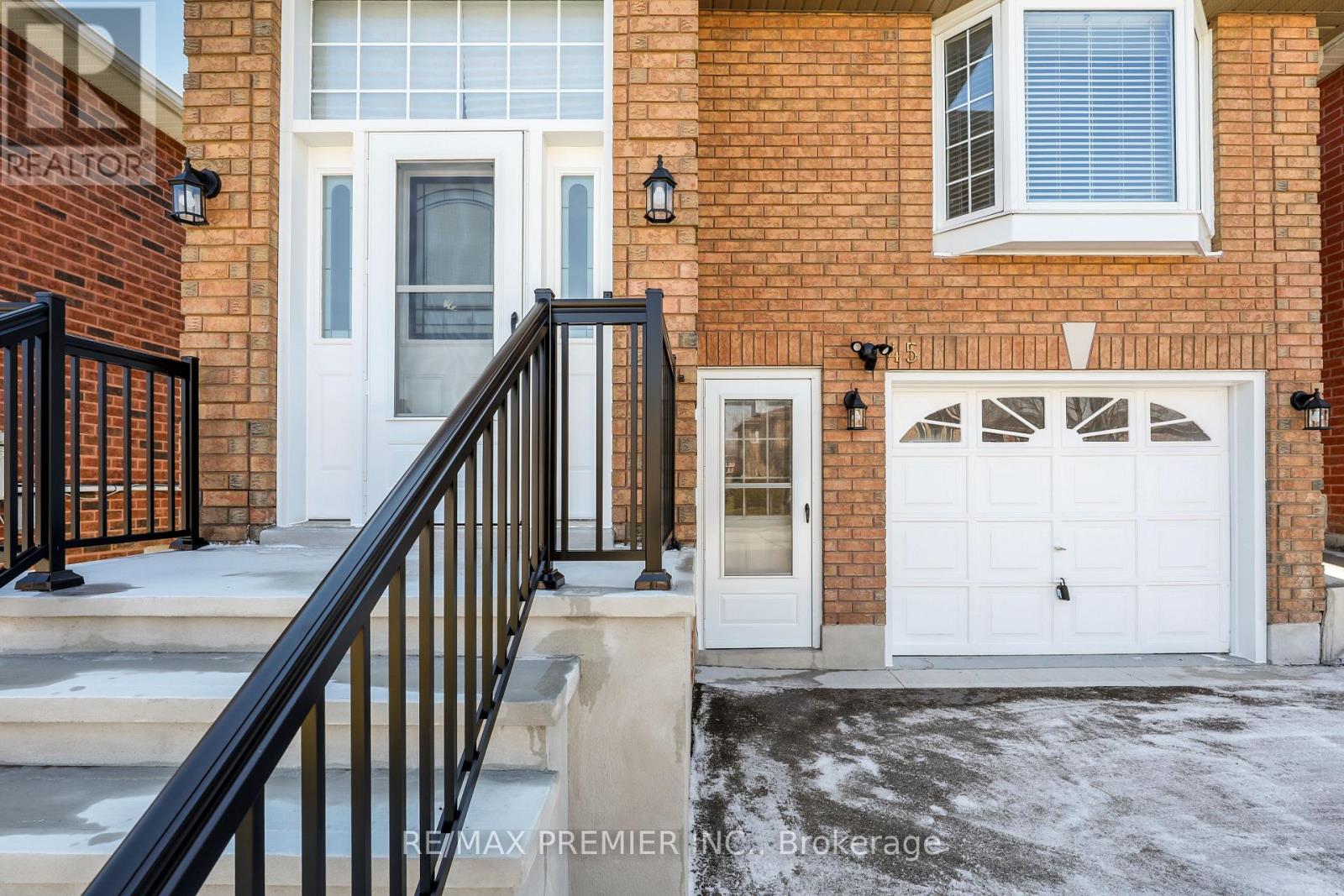45 Roughley Street, Bradford West Gwillimbury, Ontario  L3Z 3B3 - Photo 2 - N13712318