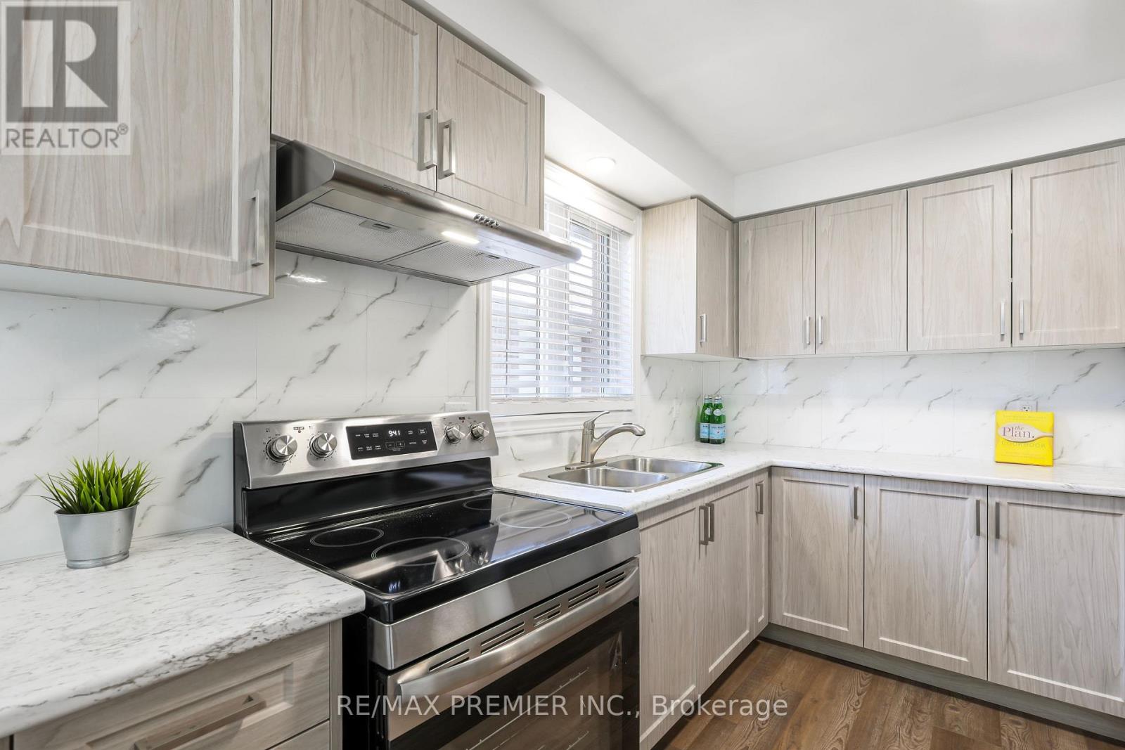 45 Roughley Street, Bradford West Gwillimbury, Ontario  L3Z 3B3 - Photo 5 - N13712318