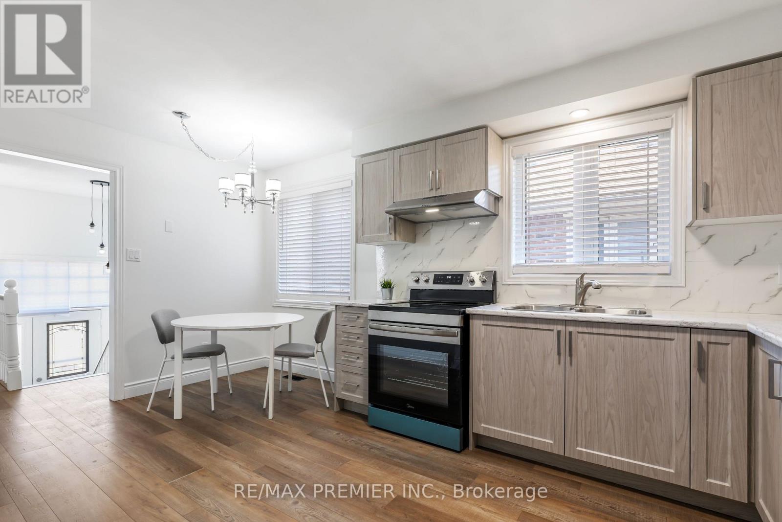 45 Roughley Street, Bradford West Gwillimbury, Ontario  L3Z 3B3 - Photo 7 - N13712318