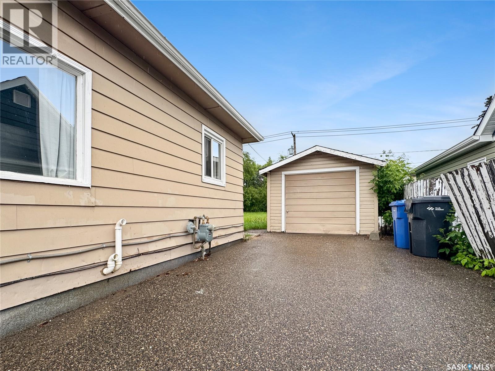 862 109th Street, North Battleford, Saskatchewan  S9A 2C9 - Photo 2 - SK041561