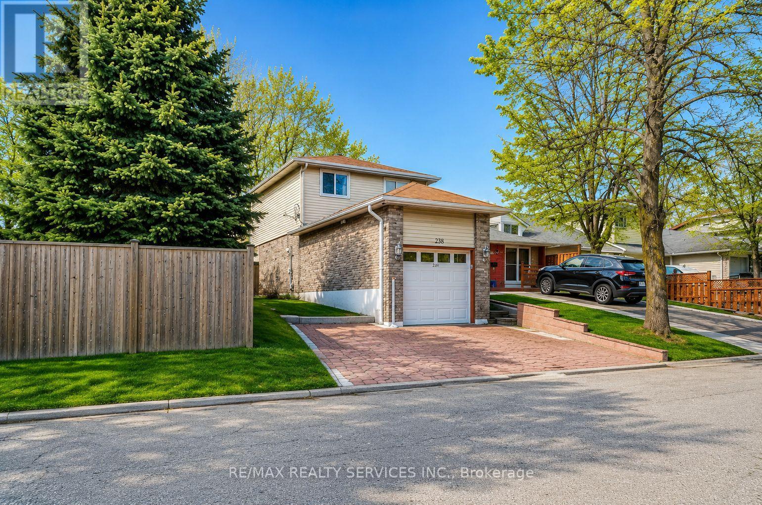 238 Linden Drive, Cambridge, Ontario  N3H 4Y2 - Photo 2 - X13712310