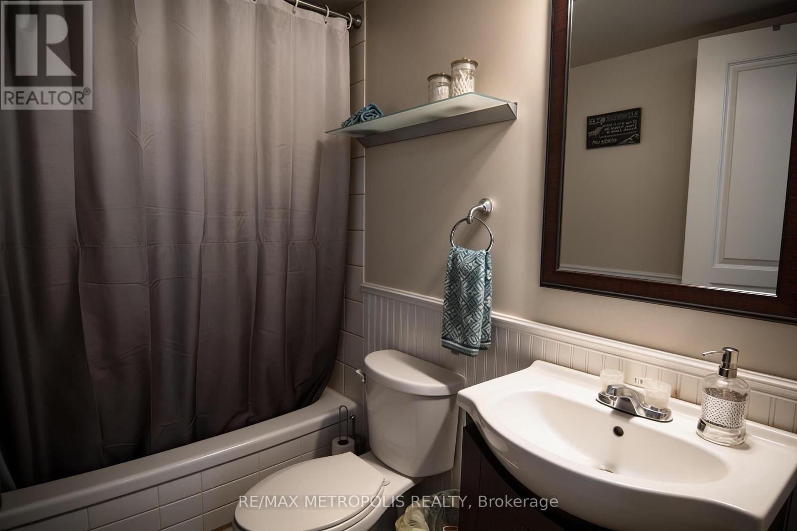 210 - 300 Webb Drive, Mississauga, Ontario  L5B 3W3 - Photo 10 - W13711604