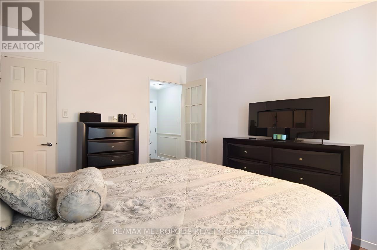 210 - 300 Webb Drive, Mississauga, Ontario  L5B 3W3 - Photo 12 - W13711604