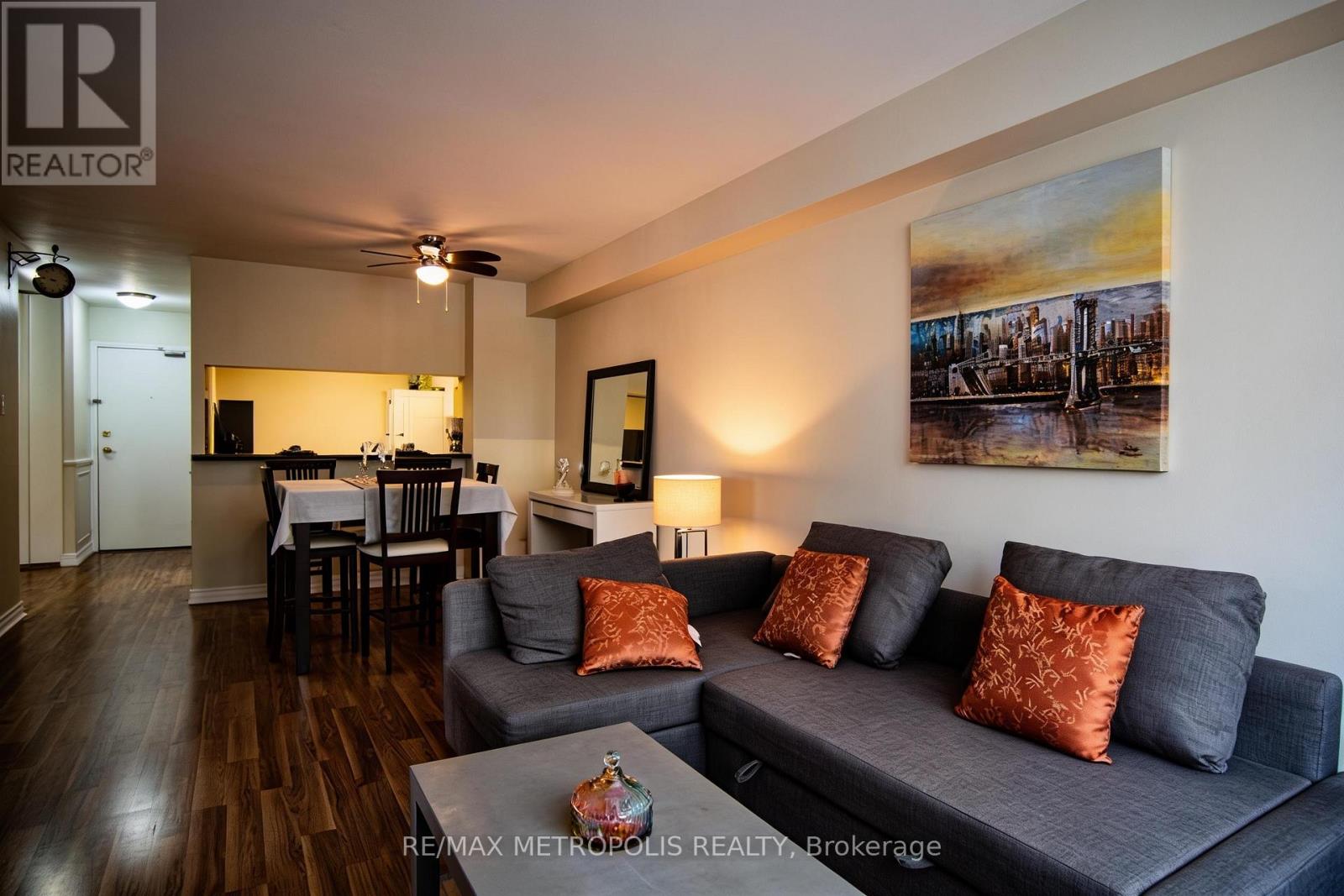 210 - 300 Webb Drive, Mississauga, Ontario  L5B 3W3 - Photo 5 - W13711604