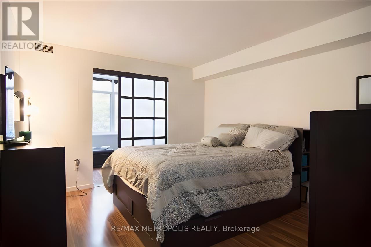 210 - 300 Webb Drive, Mississauga, Ontario  L5B 3W3 - Photo 11 - W13711604