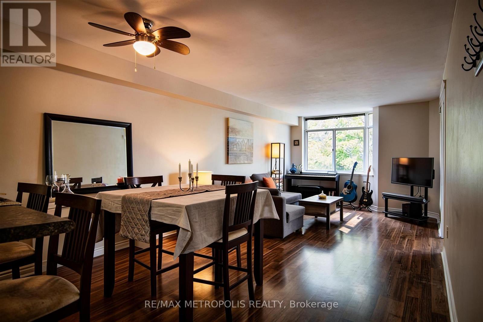 210 - 300 Webb Drive, Mississauga, Ontario  L5B 3W3 - Photo 6 - W13711604