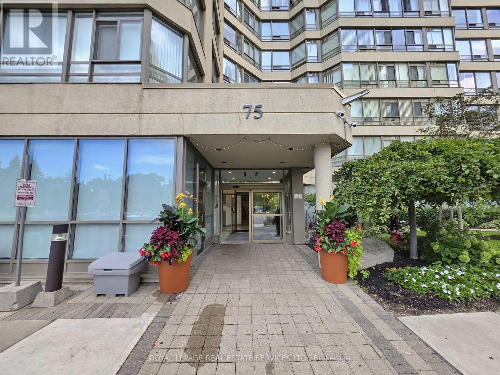 1212 - 75 King Street E, Mississauga, Ontario  L5A 4G5 - Photo 3 - W13712324