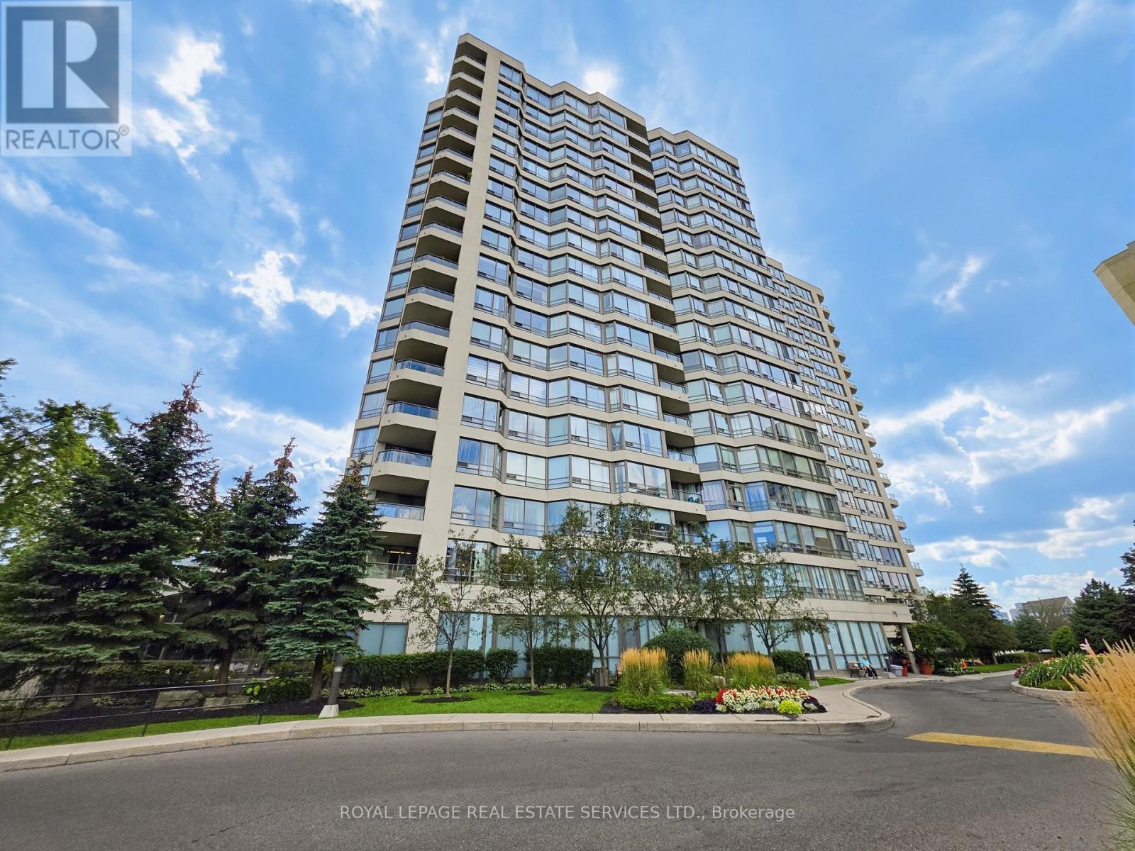 1212 - 75 King Street E, Mississauga, Ontario  L5A 4G5 - Photo 2 - W13712324