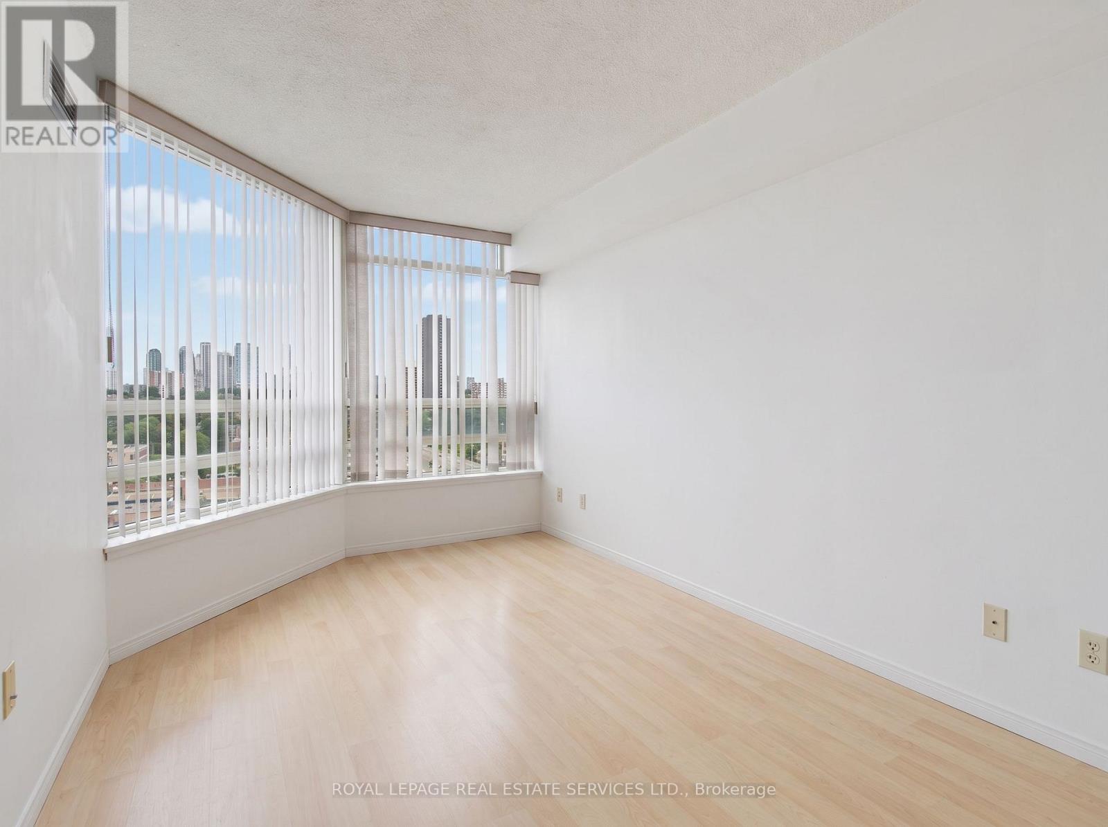 1212 - 75 King Street E, Mississauga, Ontario  L5A 4G5 - Photo 9 - W13712324