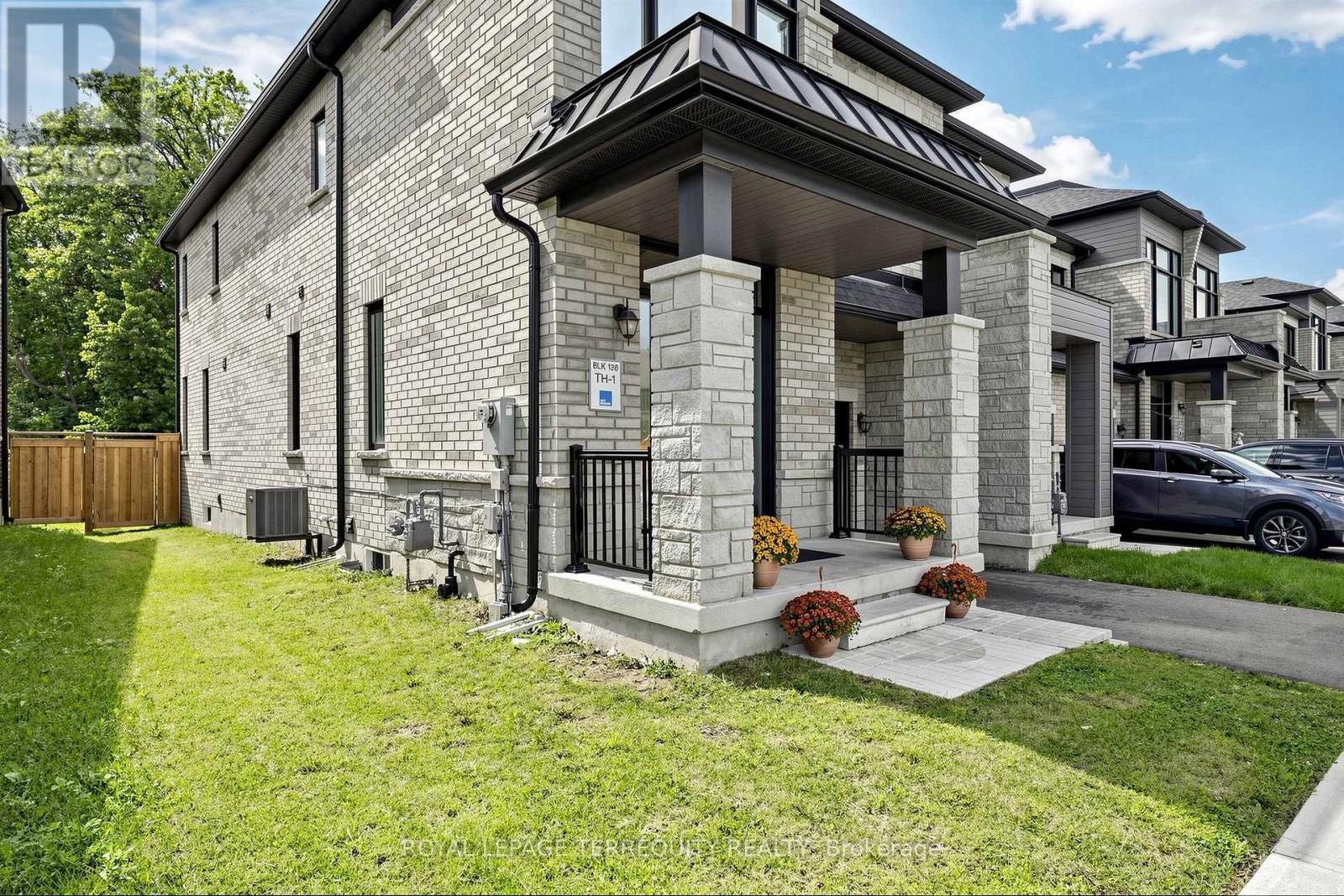 1456 Rose Way, Milton, Ontario  L9T 7E7 - Photo 2 - W13712360
