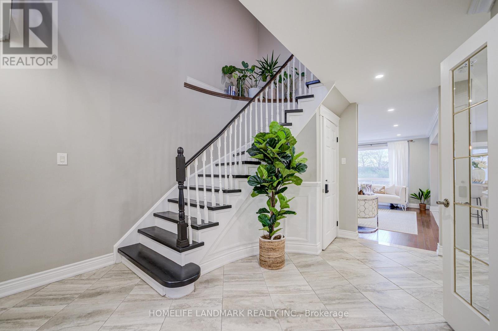 2105 Folkway Drive, Mississauga, Ontario  L5L 3G3 - Photo 5 - W13648904