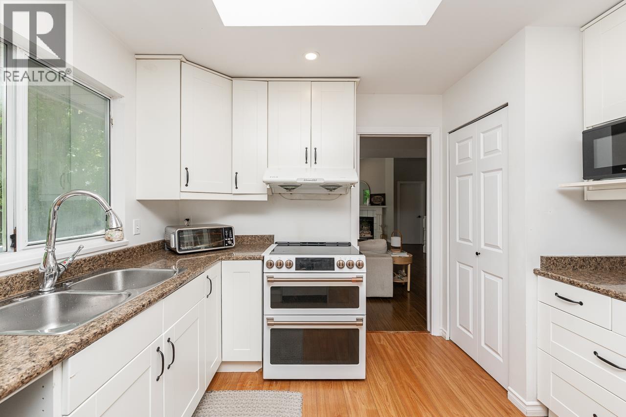 1221 Rochester Avenue, Coquitlam, British Columbia  V3K 2X3 - Photo 15 - R3135449