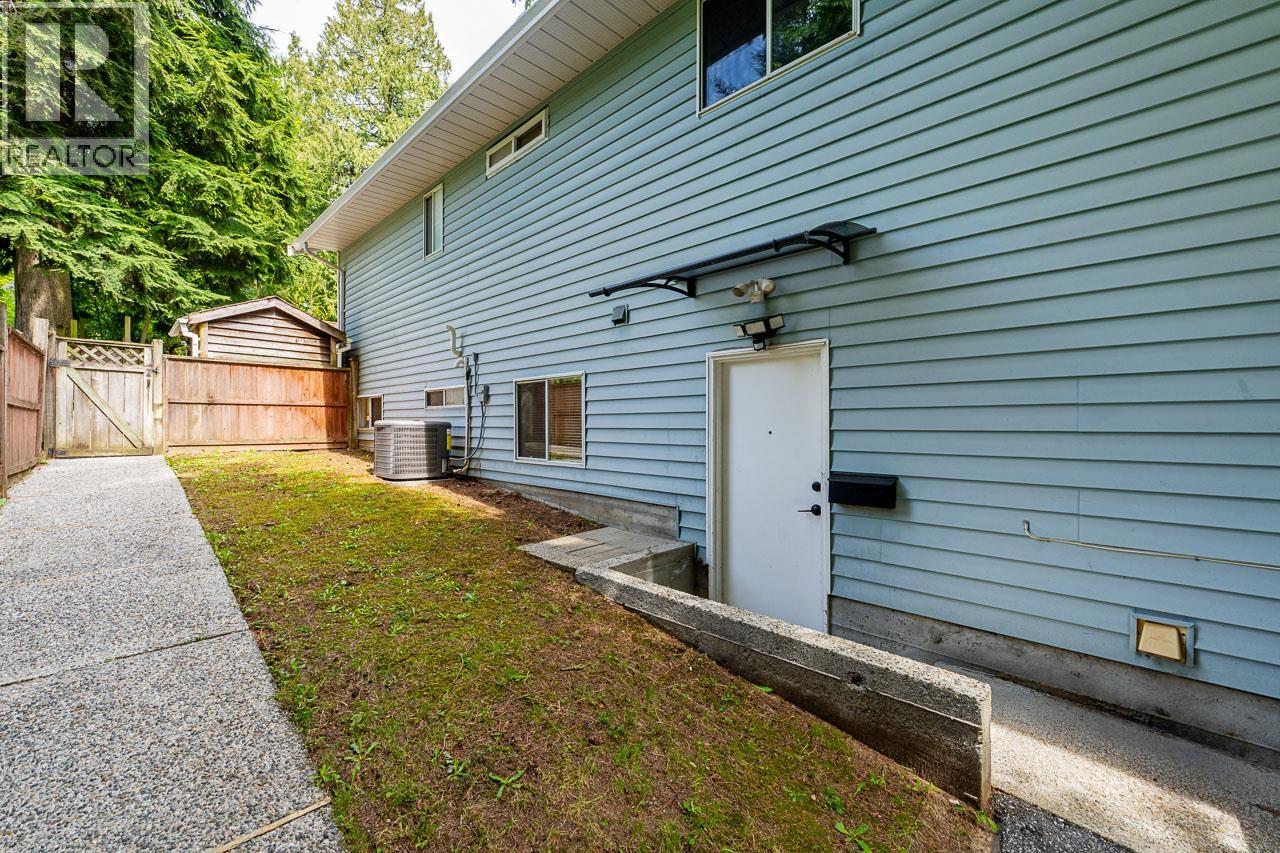 1221 Rochester Avenue, Coquitlam, British Columbia  V3K 2X3 - Photo 9 - R3135449