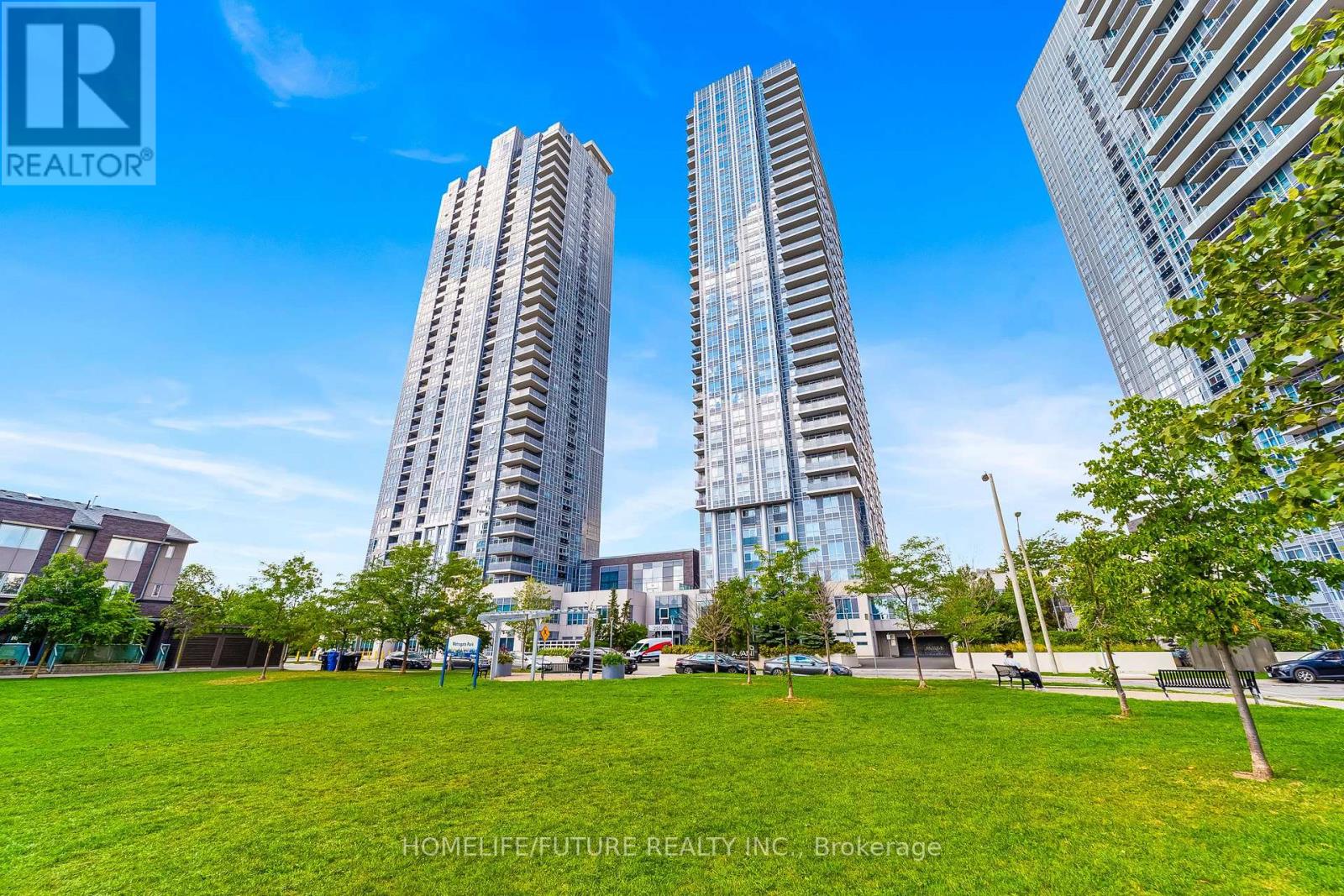 2815 - 275 VILLAGE GREEN SQUARE, Toronto, Ontario