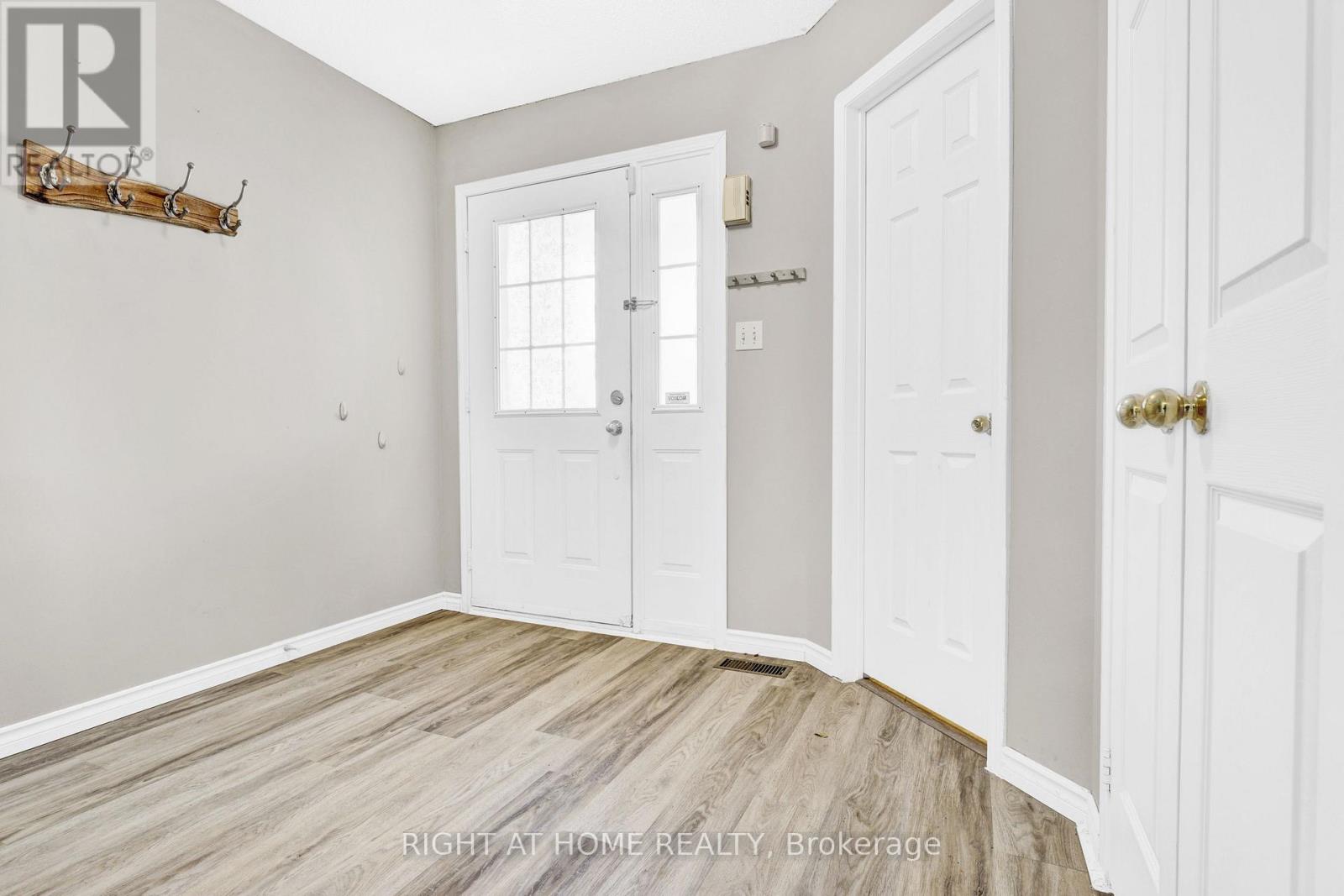 1720 Radcliffe Drive, Oshawa, Ontario  L1K 2T1 - Photo 3 - E13712410