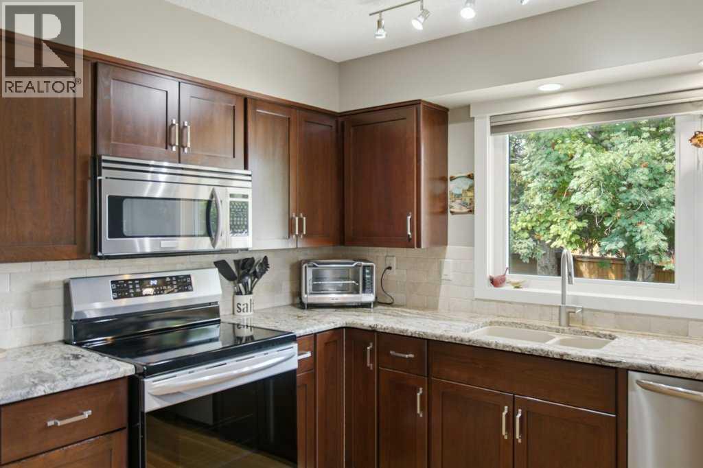 736 Canfield Place SW, Calgary, Alberta  T2W 1K6 - Photo 11 - A2339610
