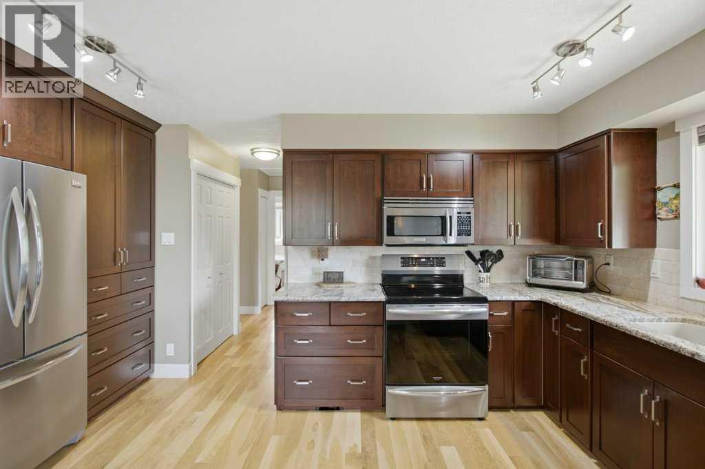 736 Canfield Place SW, Calgary, Alberta  T2W 1K6 - Photo 12 - A2339610
