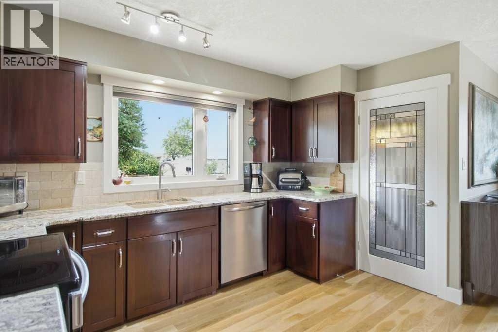 736 Canfield Place SW, Calgary, Alberta  T2W 1K6 - Photo 13 - A2339610