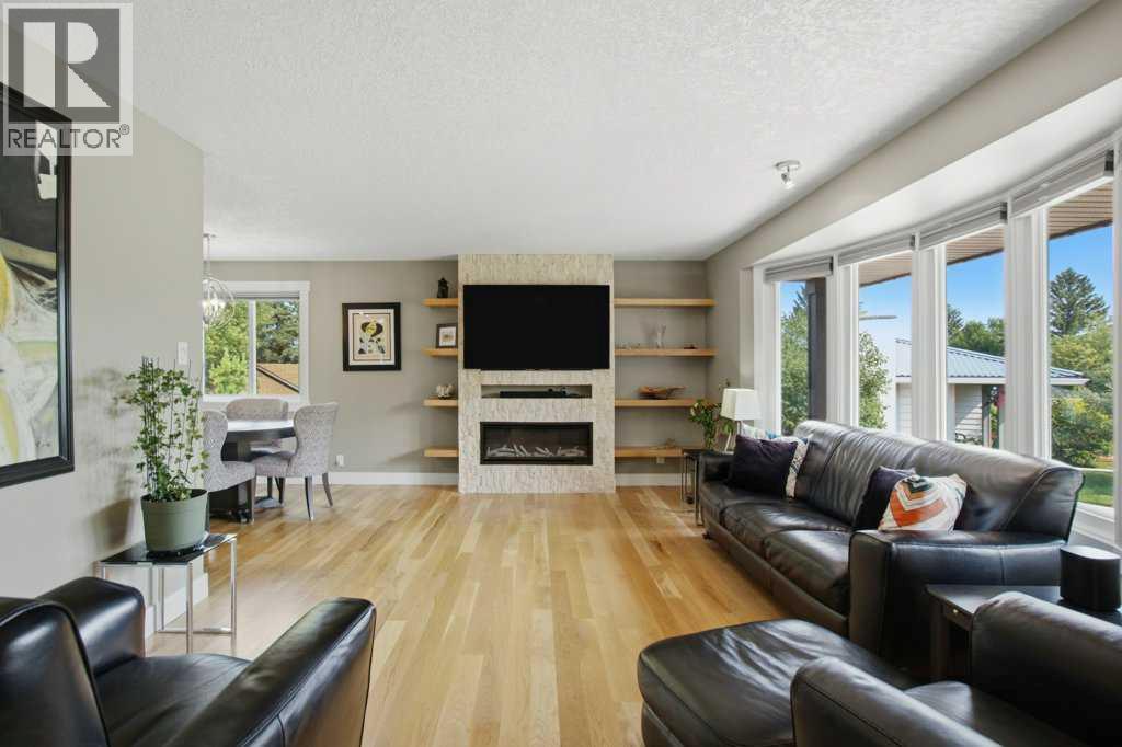736 Canfield Place SW, Calgary, Alberta  T2W 1K6 - Photo 3 - A2339610
