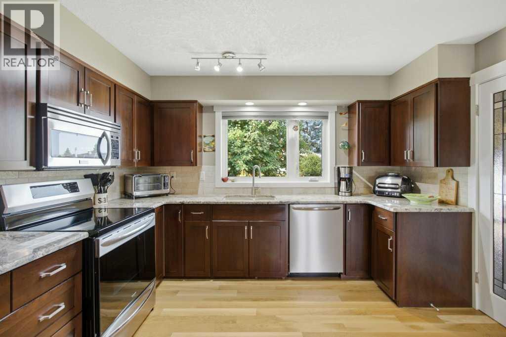 736 Canfield Place SW, Calgary, Alberta  T2W 1K6 - Photo 9 - A2339610