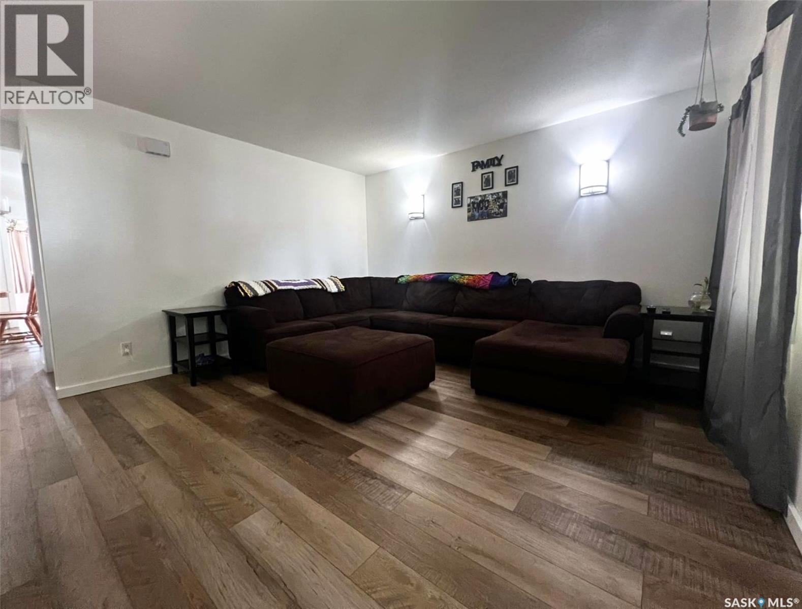 135 5th Avenue Se, Swift Current, Saskatchewan  S9H 3M8 - Photo 3 - SK046472