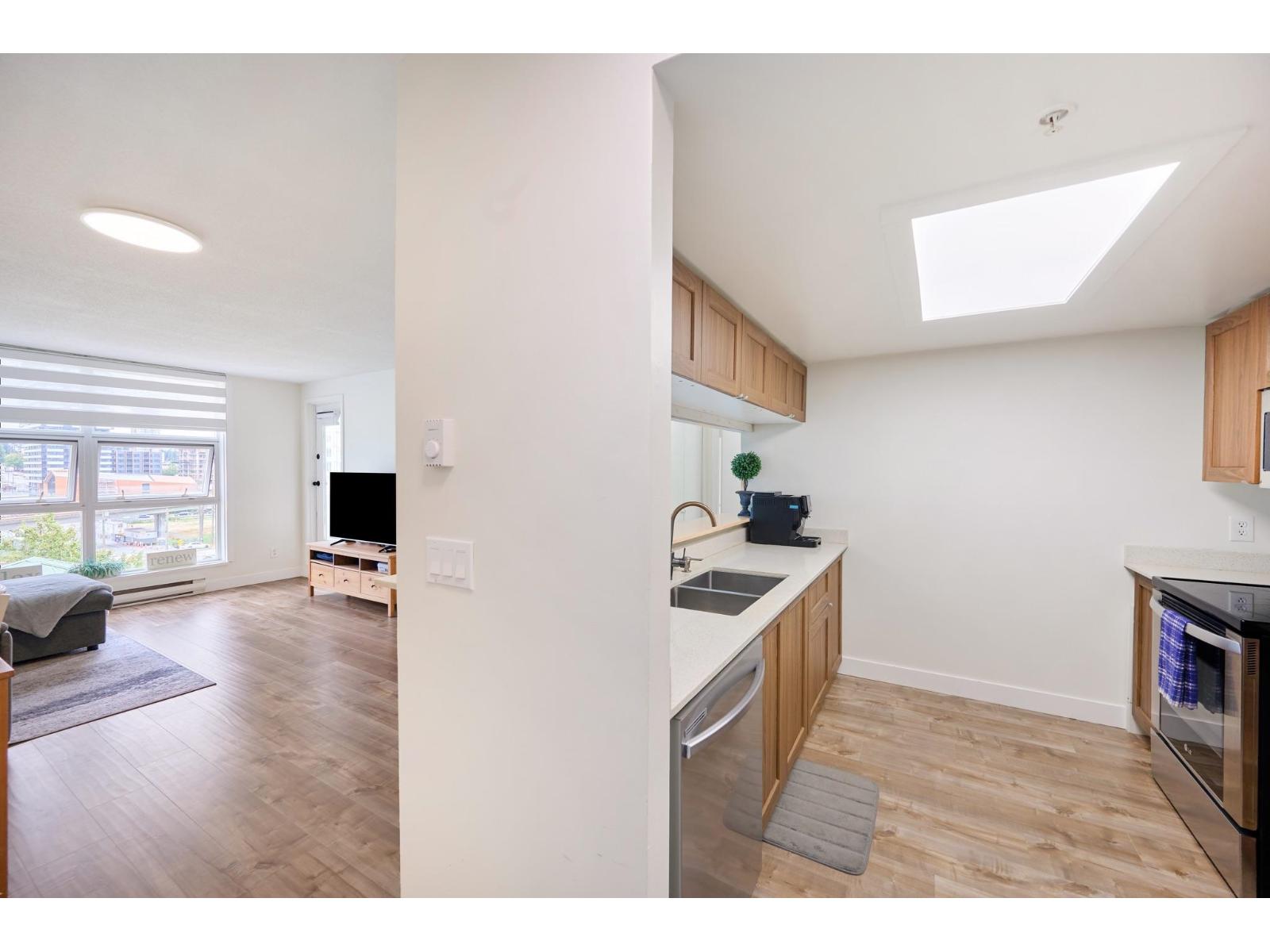 705 10523 University Drive, Surrey, British Columbia  V3T 5T8 - Photo 2 - R3158908