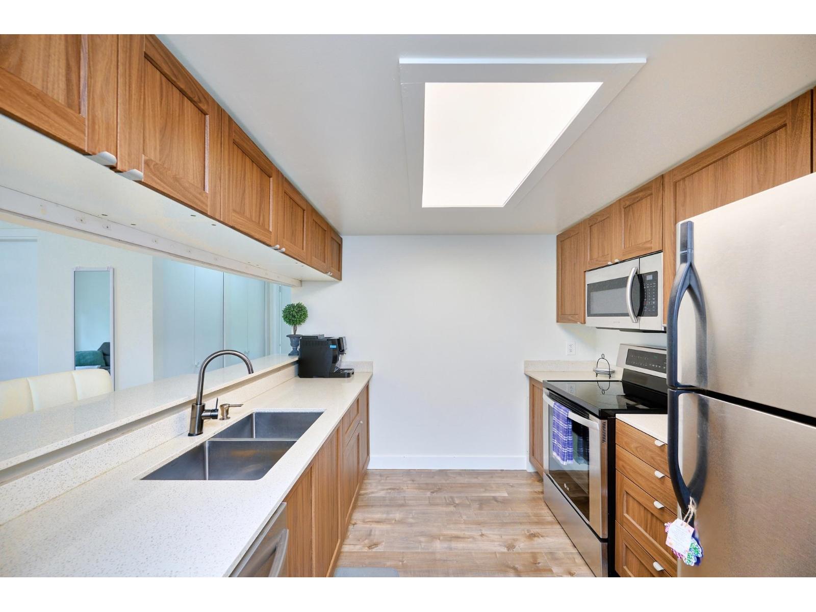 705 10523 University Drive, Surrey, British Columbia  V3T 5T8 - Photo 3 - R3158908