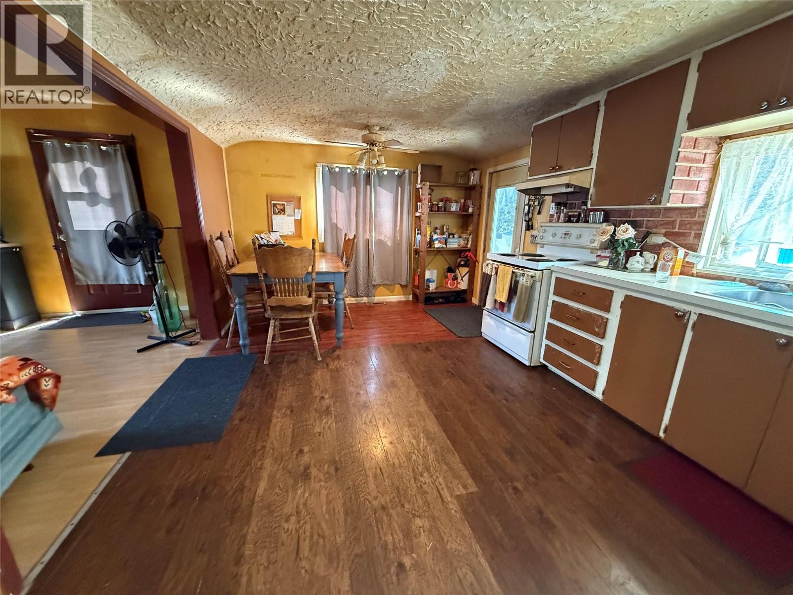 943 Mountain Street, Trail, British Columbia  V1R 3G6 - Photo 11 - 10398793
