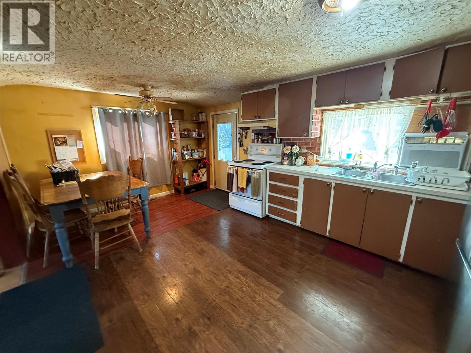 943 Mountain Street, Trail, British Columbia  V1R 3G6 - Photo 9 - 10398793