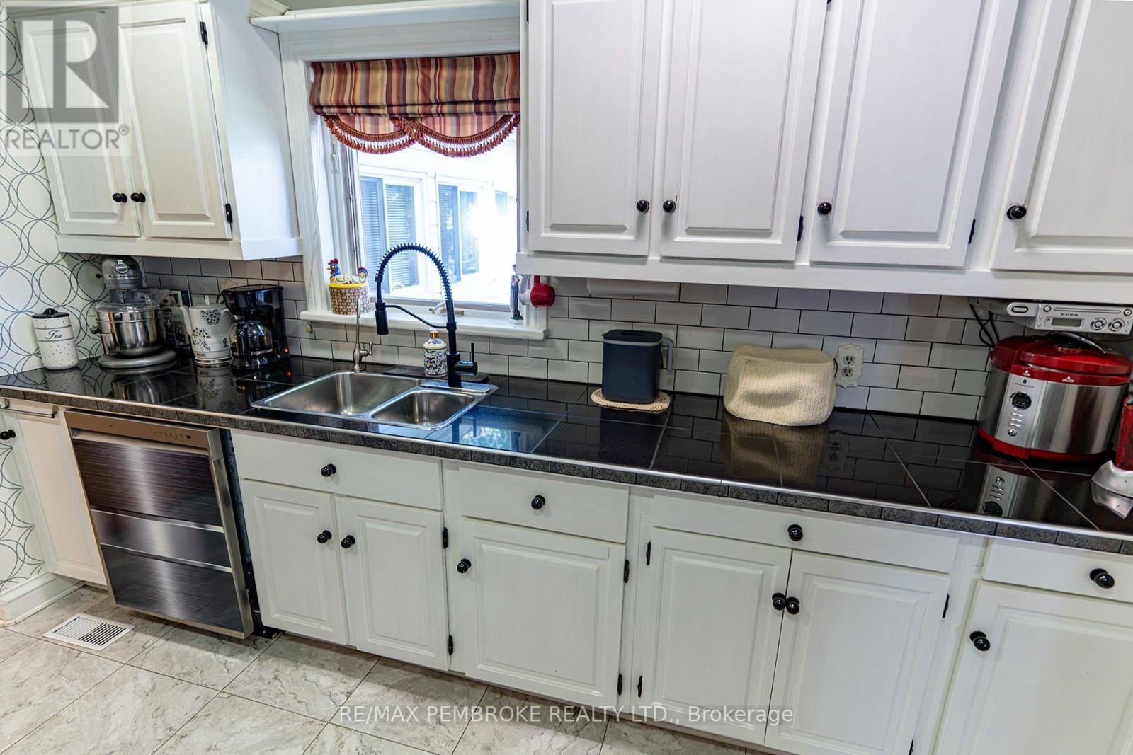 225 Mary Street, Pembroke, Ontario  K8A 5V9 - Photo 12 - X13712412