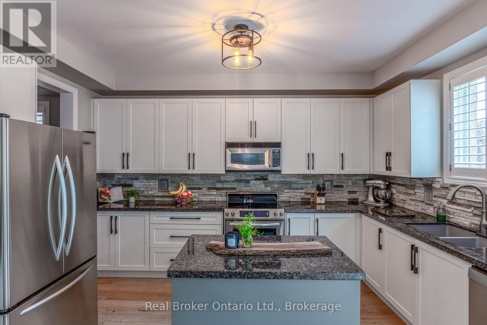 50 The Queensway, Barrie, Ontario  L4M 7J3 - Photo 14 - S13712426