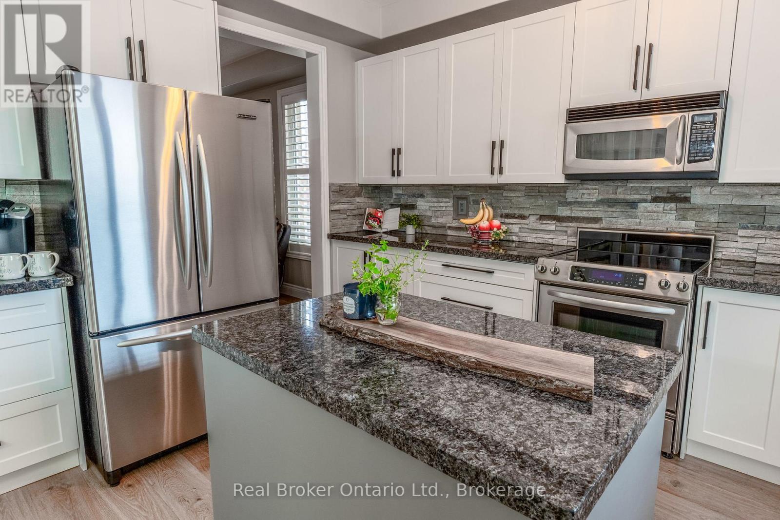 50 The Queensway, Barrie, Ontario  L4M 7J3 - Photo 16 - S13712426