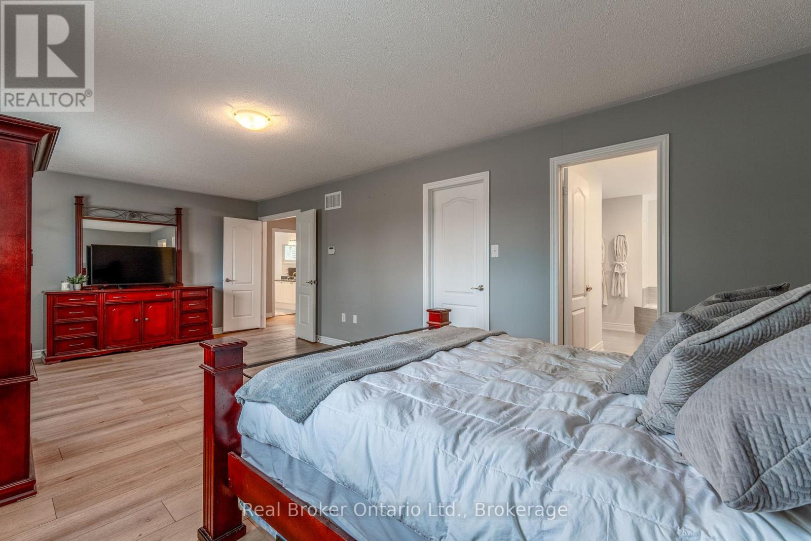 50 The Queensway, Barrie, Ontario  L4M 7J3 - Photo 19 - S13712426