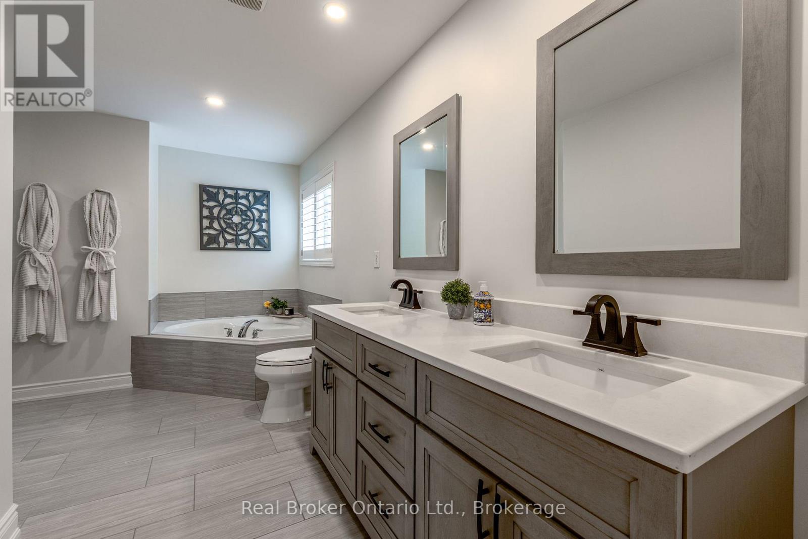50 The Queensway, Barrie, Ontario  L4M 7J3 - Photo 20 - S13712426